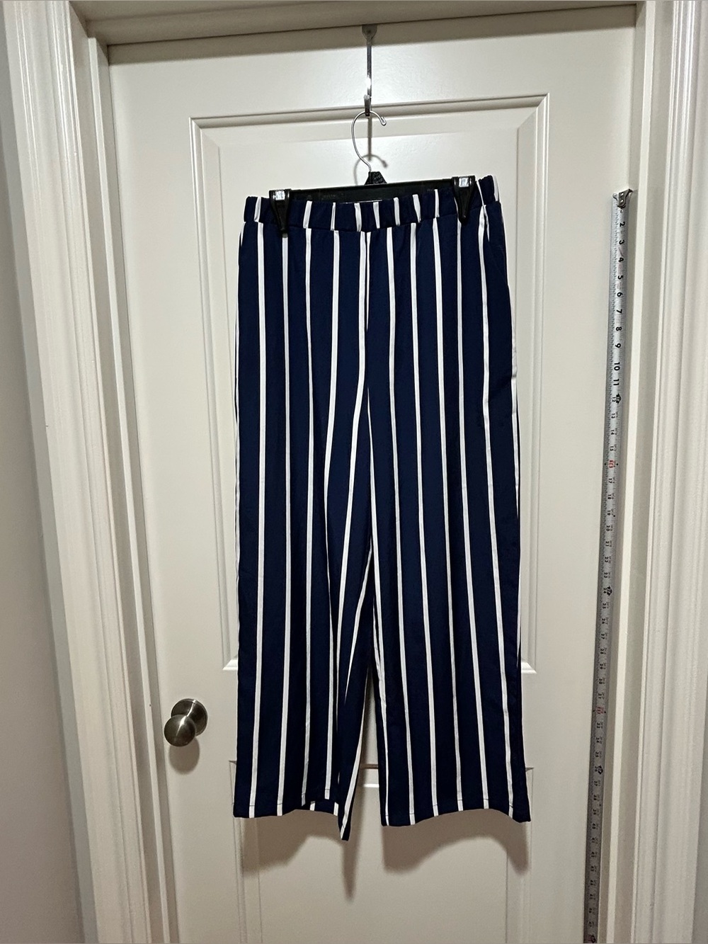 Emery Rose women’s size L Navy and White Vertical Stripe Wide-Leg Pants. Pull on